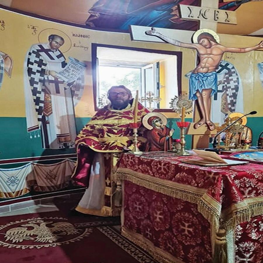 Νίκος Χορταρέας: Πέταξε τα ράσα και επέστρεψε στην τηλεόραση για να λύνει μάγια