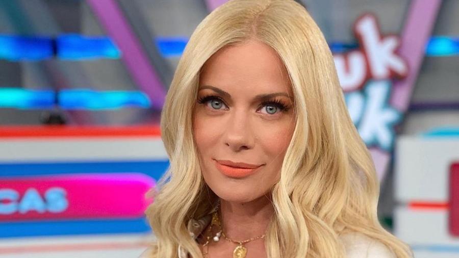 Σαν τα κρύα νερά, 17χρονη και μελαχρινή: Η αποστομωτική εικόνα της Ζέτας Μακρυπούλια με μαγιό 14 χρόνια πριν γνωρίσει τον Μιχάλη Χατζηγιάννη