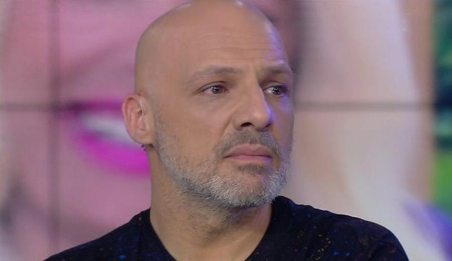 Σαν δυο σταγόνες νερό: Πως είναι τα δίδυμα αδέλφια του Νίκου Μουτσινά