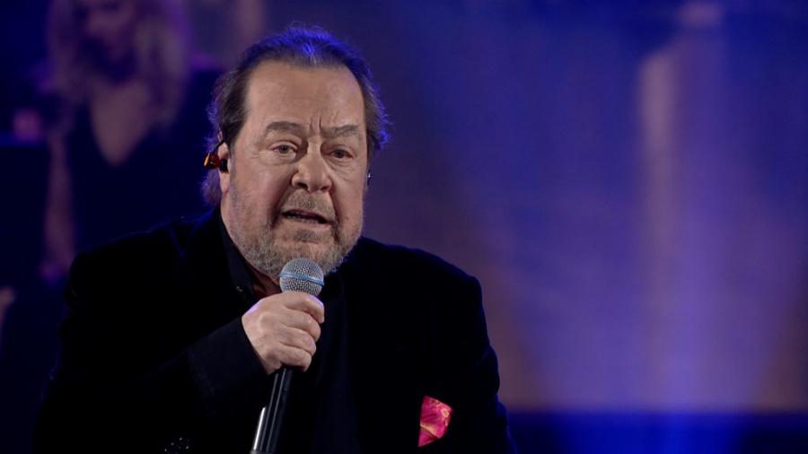 «Ποιος να συγκριθεί μαζί σου»: Μαγεία από τον υπέροχο Γιάννη Πάριο για όλους τους ερωτευμένους