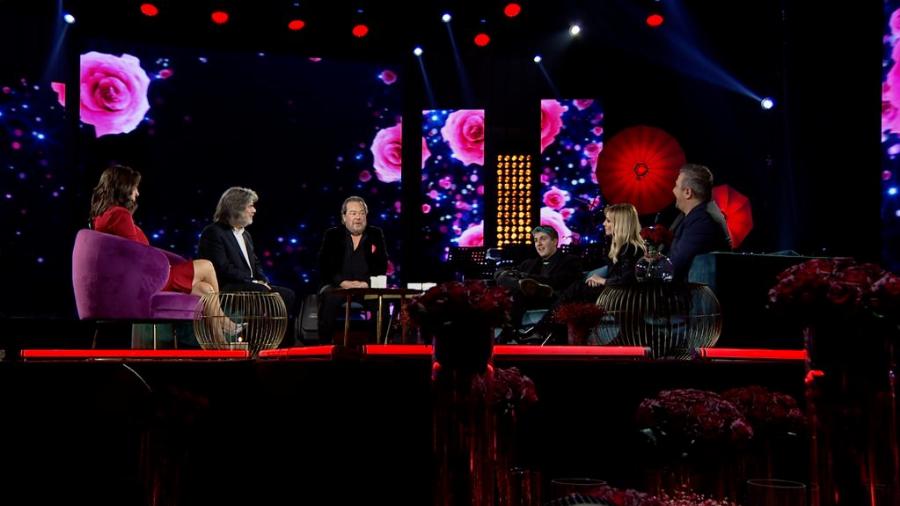 «Ποιος να συγκριθεί μαζί σου»: Μαγεία από τον υπέροχο Γιάννη Πάριο για όλους τους ερωτευμένους