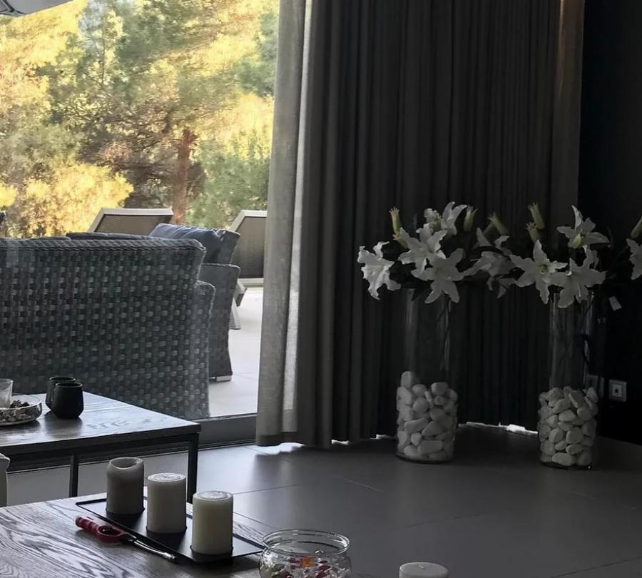 Βίλα Φουρθιώτη: Το σπίτι σαν παλάτι στην Εκάλη με δυο πισίνες και ο τεράστιος κήπος που προκαλεί εντύπωση