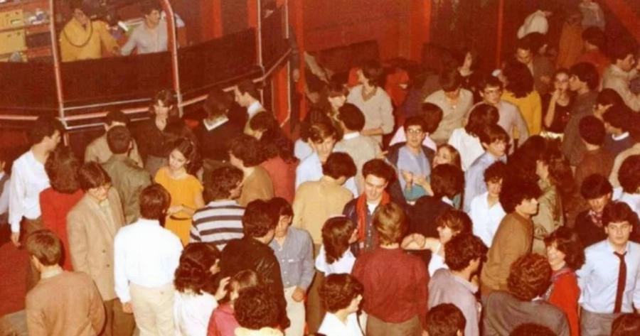 Τότε που έπαιρναν φωτιά οι νύχτες: Oι ντισκοτέκ της δεκαετίας του ‘80 που άφησαν εποχή