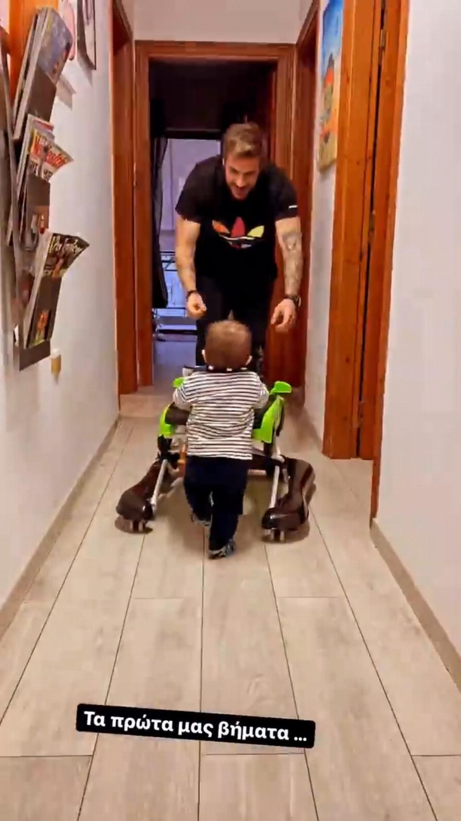Περήφανος μπαμπάς ο Άκης Πετρετζίκης: Η τρυφερή ανάρτηση με τον γιο του να κάνει τα πρώτα του βήματα