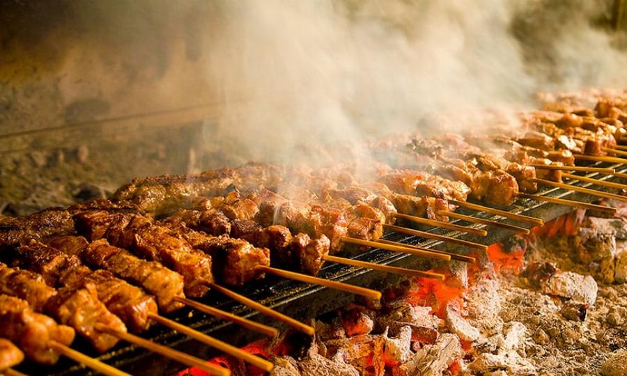 Η μέρα του καλοφαγά: 10 πράγματα που δεν γνωρίζατε για την Τσικνοπέμπτη