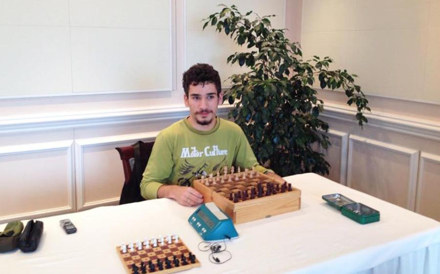 Ο τυφλός απόφοιτος του ΑΠΘ πλέον διαπρέπει στη Γερμανία: Αργύρης Κουμτζής