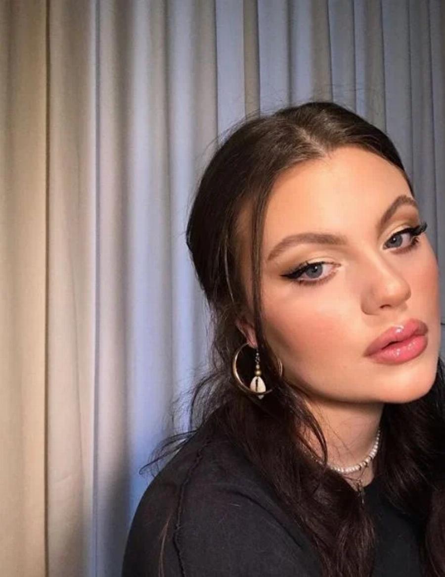 Η κόρη της Δωροθέας Μερκούρη – Ηλέκτρα: Έγινε 20 ετών, είναι μια καλλονή και μοιάζει με την Μόνικα Μπελούτσι