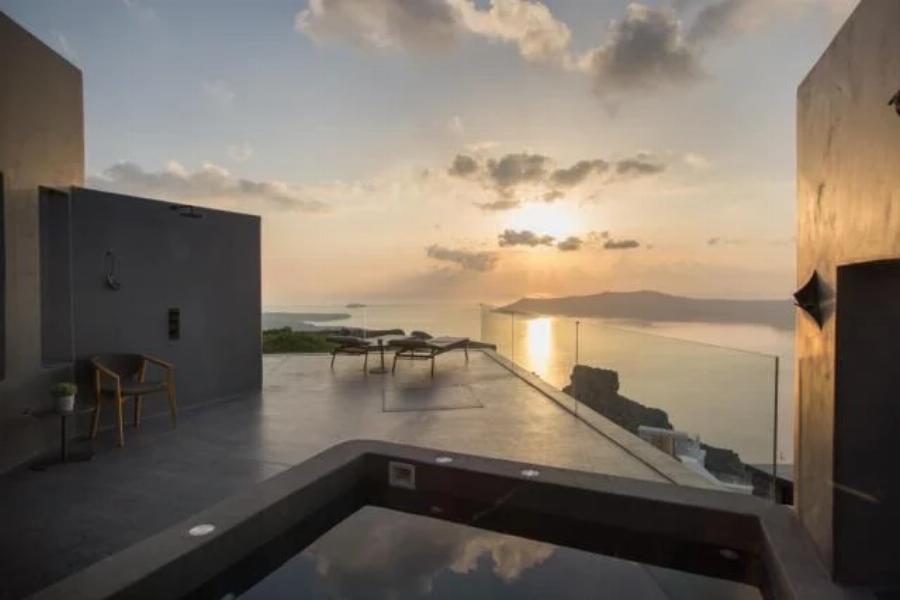 Πρέπει να μπει βαθιά το χέρι στην τσέπη: Το πολύ μεγάλο κόστος για μια βραδιά στο 5αστερο ξενοδοχείο της Οικονομάκου