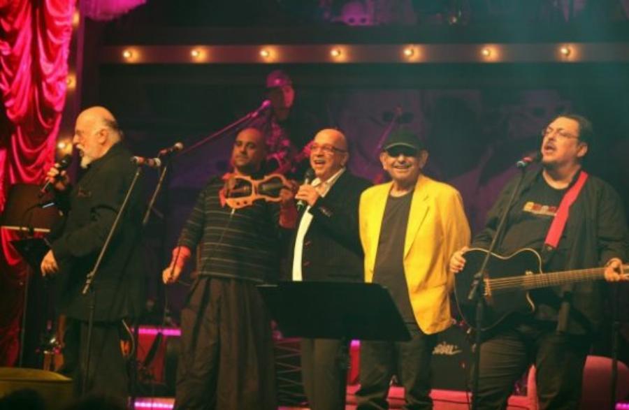 Σάκης Μπουλάς: Οι 2 γάμοι, τα διαζύγια, η σχέση την Αλεξάνδρα Ούστα μέχρι το τέλος, τα τελευταία του λόγια και ο άδοξος θάνατος