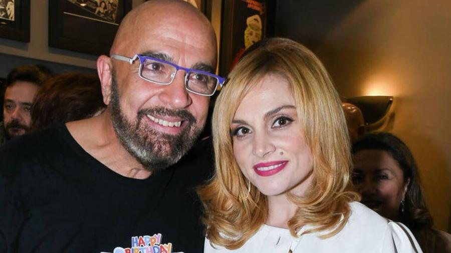 Ελεονώρα Ζουγανέλη: Το νεοκλασικό σπίτι που ζει με τον σύζυγό της – Σπάνιες φωτογραφίες