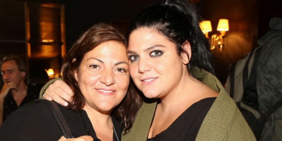 «Το μήλο κάτω από τη μηλιά θα πέσει!»: 9 παιδιά παιδιά Ελλήνων καλλιτεχνών που επέλεξαν το επάγγελμα των γονιών τους