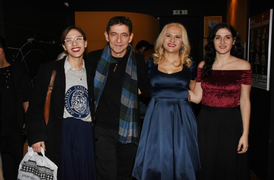 «Το μήλο κάτω από τη μηλιά θα πέσει!»: 9 παιδιά παιδιά Ελλήνων καλλιτεχνών που επέλεξαν το επάγγελμα των γονιών τους