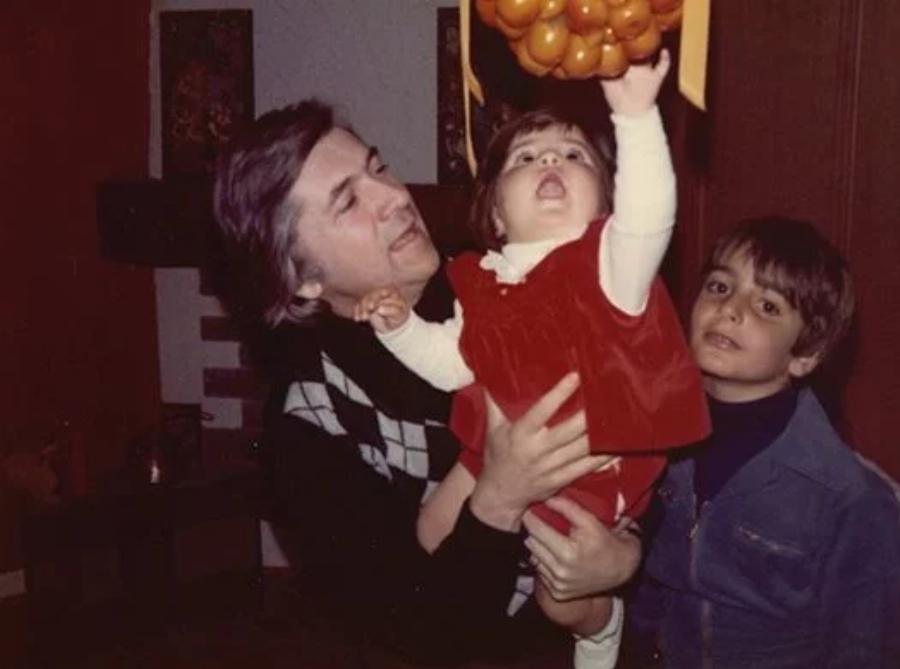 Ερώτημα: Τι δώρο θα παίρνατε στον πρωθυπουργό Κυριάκο Μητσοτάκη που σήμερα έχει γενέθλια;