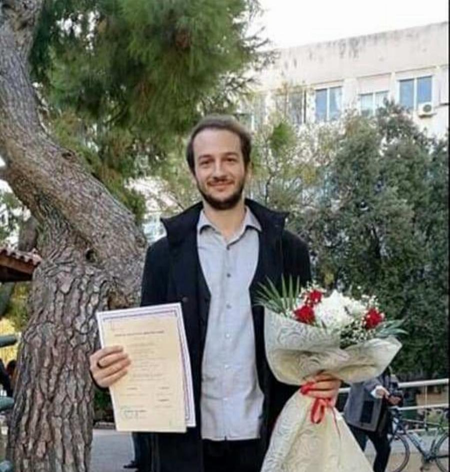 Ο Γιάννης νίκησε τον καρκίνο όταν ήταν μόλις 10 ετών και έγινε γιατρός για να βοηθήσει άλλα παιδιά