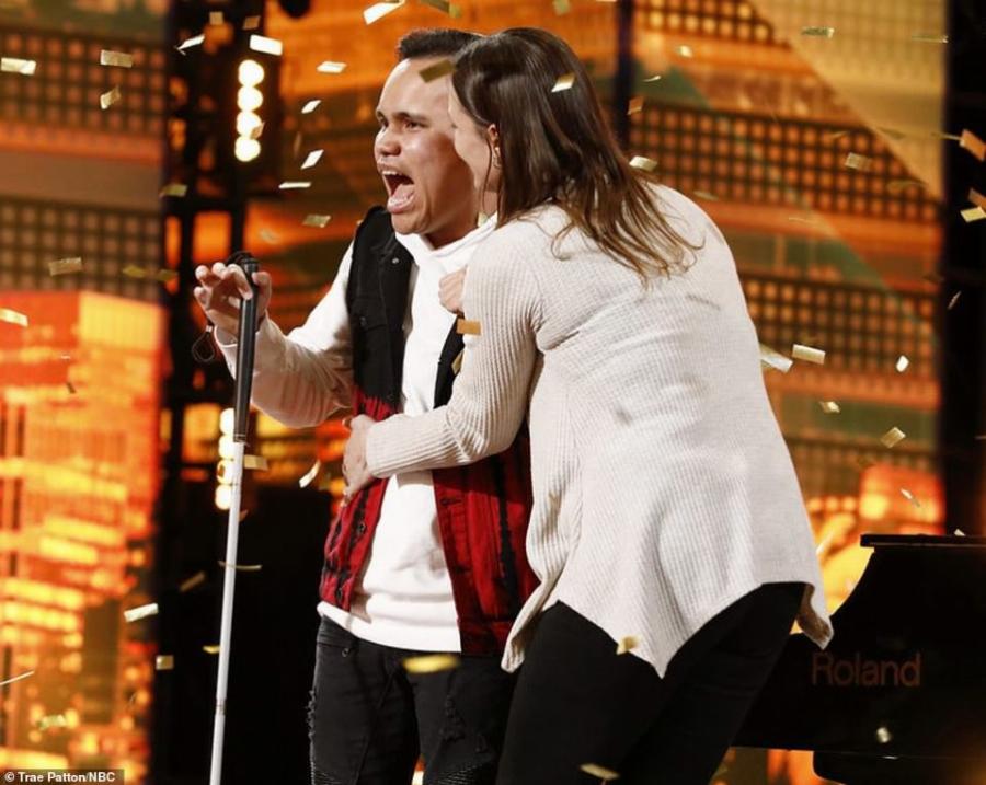 «America Got Talent»: Τυφλό αγόρι με αυτισμό,  τραγουδά σαν άγγελος και ολόκληρος ο πλανήτης υποκλίνεται στο ταλέντο του