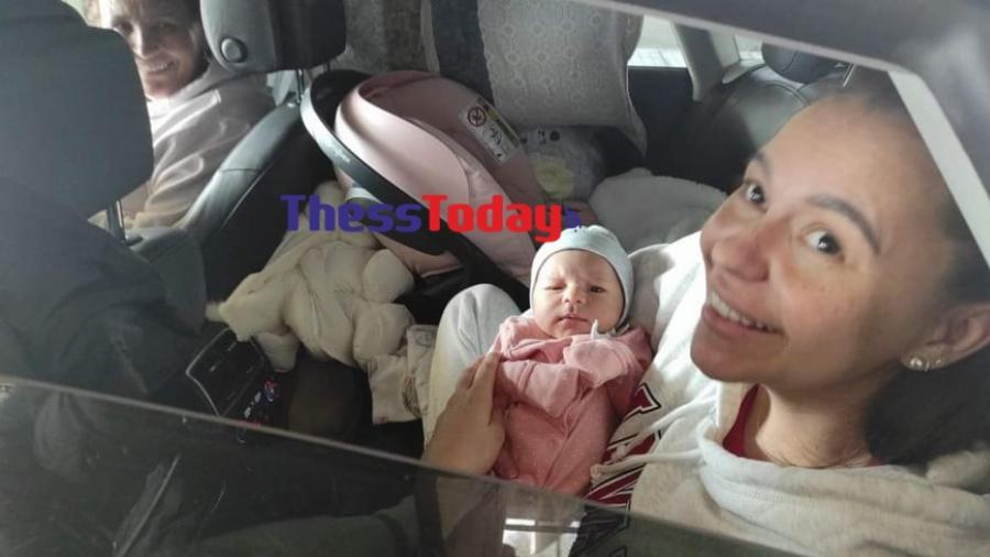 Πόλεμος στην Ουκρανία – Σάκχοφ: Eπέστρεψε στην Ελλάδα με τη σύζυγο και το νεογέννητο παιδί τους