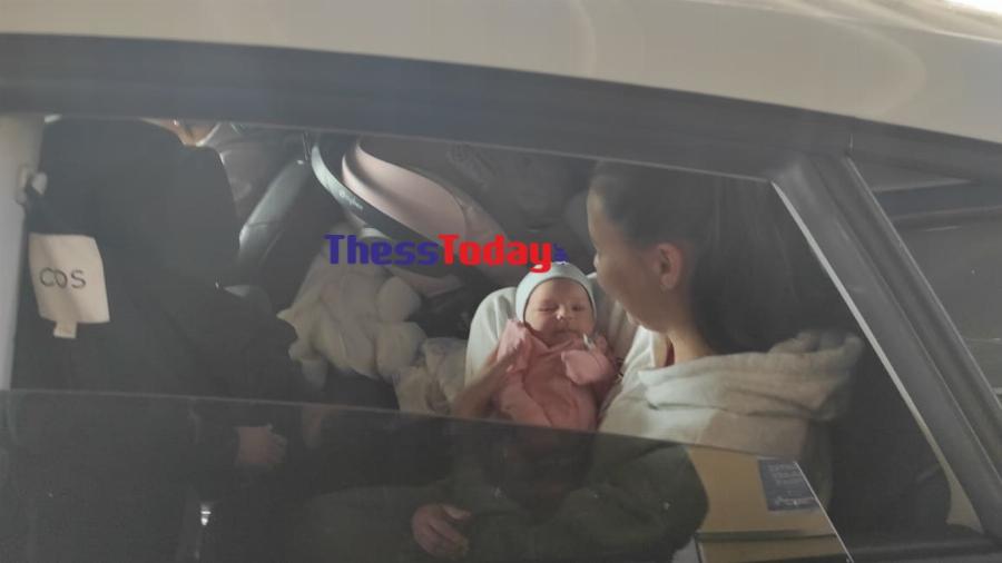 Πόλεμος στην Ουκρανία – Σάκχοφ: Eπέστρεψε στην Ελλάδα με τη σύζυγο και το νεογέννητο παιδί τους