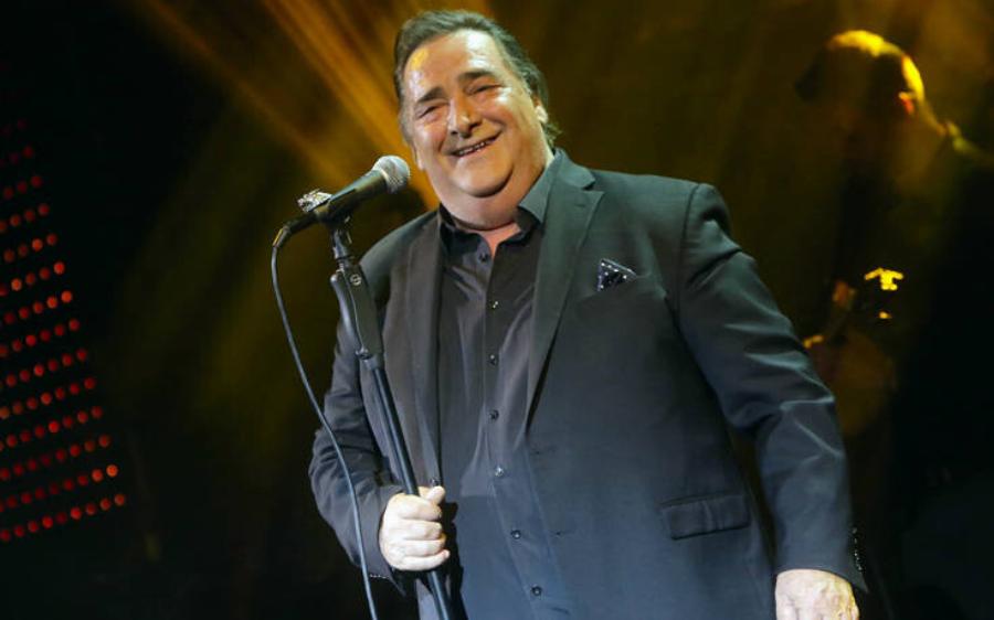 Δεν έχει ξαναγίνει: Ο Καρράς πήρε εξιτήριο από το νοσοκομείο και ανέβηκε στην πίστα με την πεταλούδα στο χέρι