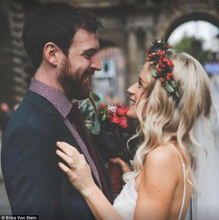 Φθηνός γάμος στη Σκωτία: Συγκλονιστική νύφη ξόδεψε μόνο 68€ για το νυφικό, ενώ ολόκληρος ο γάμος κόστισε 1.140€