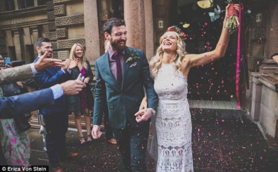 Φθηνός γάμος στη Σκωτία: Συγκλονιστική νύφη ξόδεψε μόνο 68€ για το νυφικό, ενώ ολόκληρος ο γάμος κόστισε 1.140€