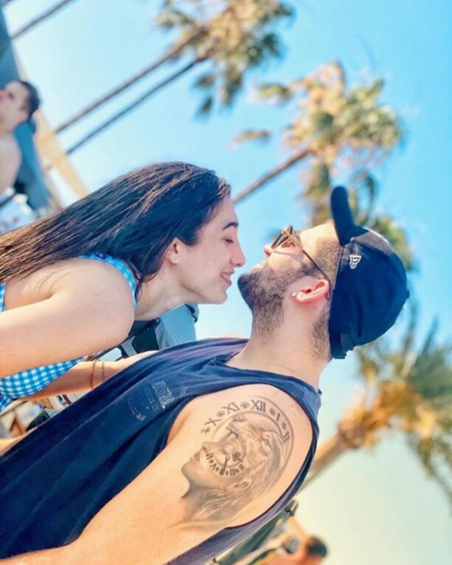 Γιάννης Πλούταρχος: Η αγάπη για το τραγούδι, οι σπουδές στην κομμωτική, η πολύτεκνη οικογένεια, το ταλέντο που κληροδότησε και η κρίση στον γάμο