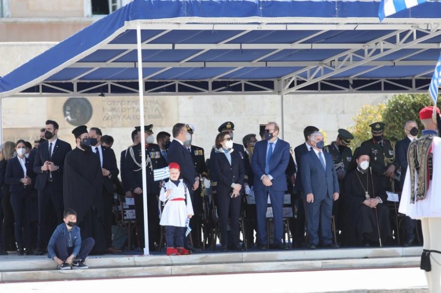 25η Μαρτίου 1821: Η παρέλαση στη Θεσσαλονίκη άρχισε με το «Μακεδονία Ξακουστή» – Πλήθος κόσμου για τον εορτασμό