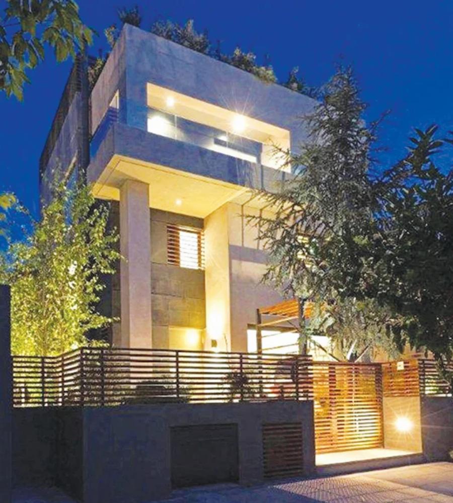 Χάρις Αλεξίου: Η πολυτελής βίλα – ανάκτορο που πούλησε στα βόρεια προάστια για 1 εκατομμύριο ευρώ