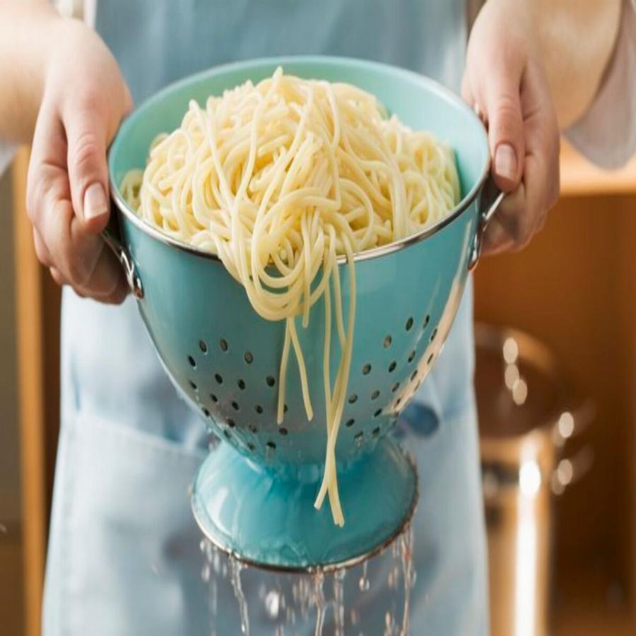 Λάθος στα μακαρόνια: Μαγειρικό λάθος να ρίχνετε κρύο νερό κατά το σούρωμα