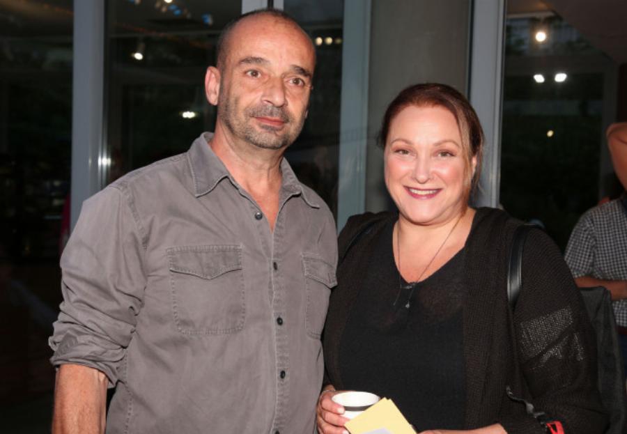 Ρένια Λουιζίδου: Τα 25 χρόνια αγάπης με τον σύζυγό της, το μυστικό του γάμου της, ο φόβος στην γέννηση του γιου της και το μεγάλο παράπονό της