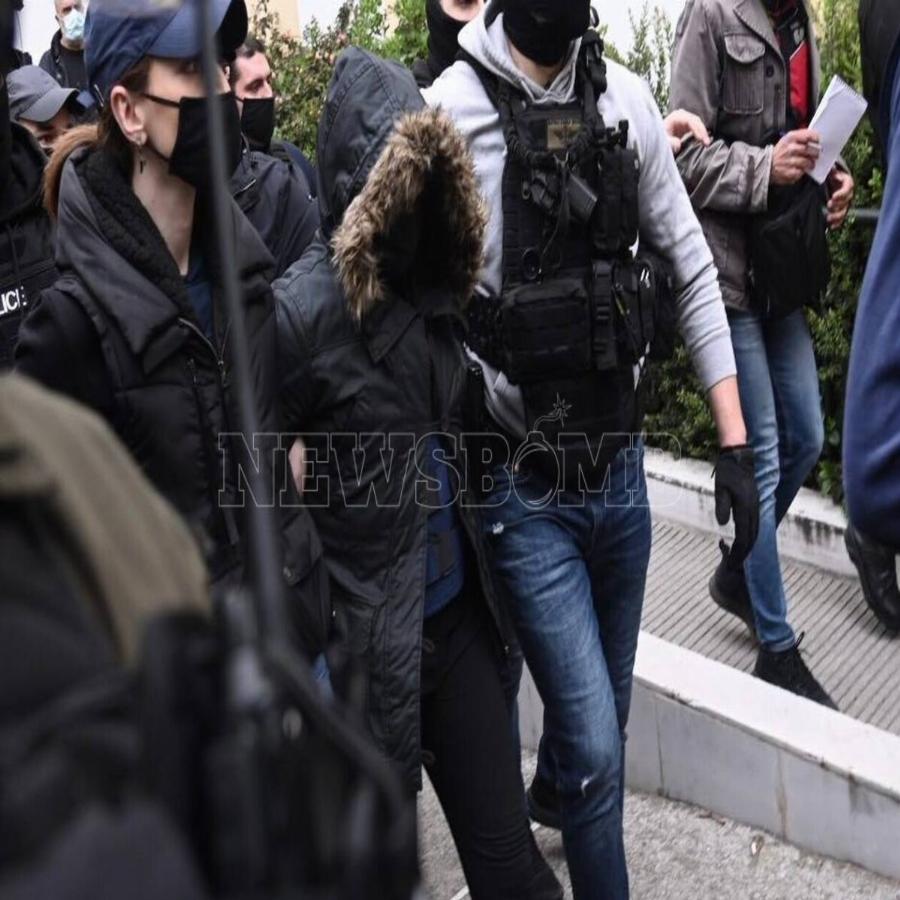 Σπάει την σιωπή της η μητέρα της Ρούλας: «Δεν πιστεύω τίποτα, θα είμαι δίπλα στην Ρούλα μου, στο παιδί μου»