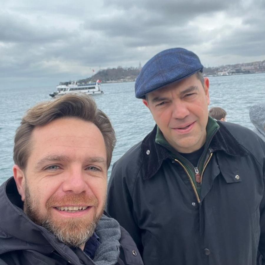 Αλέξης Τσίπρας: “Ξετρέλανε τους πάντες το νέο look του”