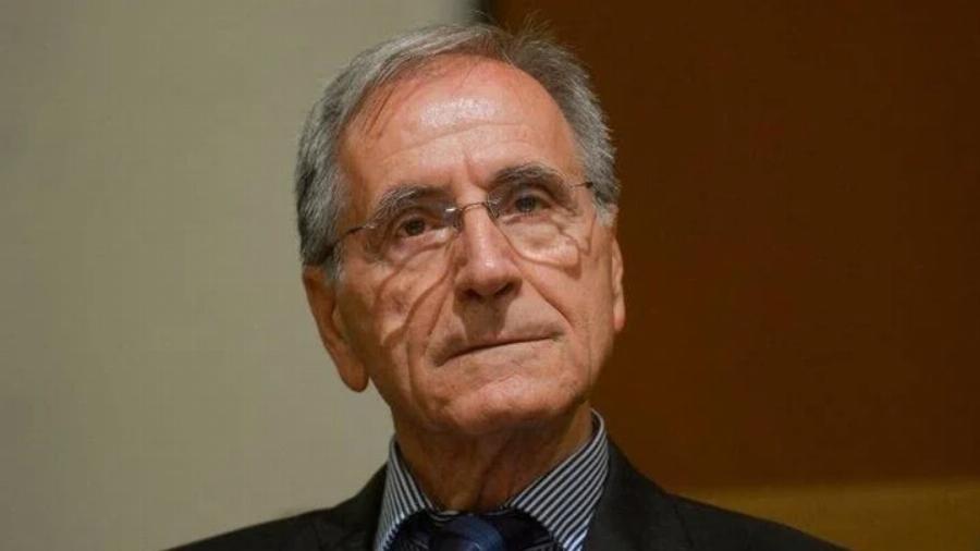 Ο Πάνος Σόμπολος με δάκρυα στα μάτια: Μιλά συγκινημένος για την γυναίκα του που έφυγε από την ζωή  – «Η Τζένη έφυγε νωρίς, δεν πρόλαβε να δει τα εγγόνια μας»