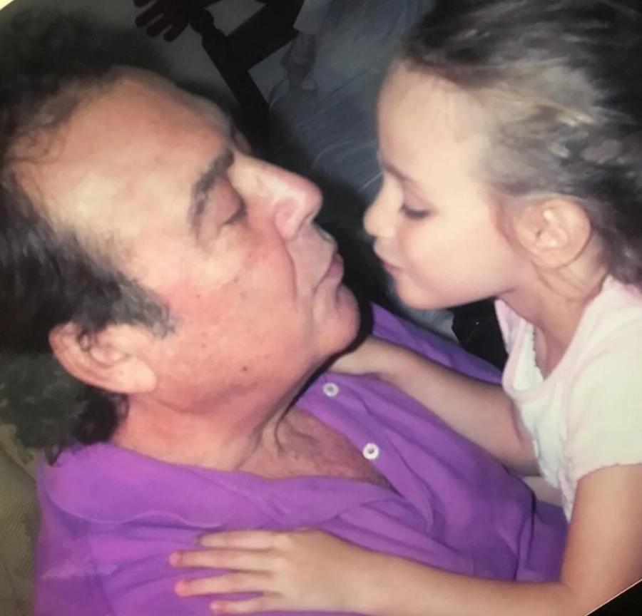 Μαρία Βοσκοπούλου: Σπάνιες εικόνες από τη ζωή της κόρης του Τόλη, που μαρτυρούν πόσο όμορφη και ευτυχισμένη ήταν από μικρή