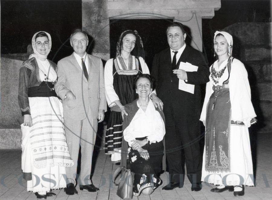 Δόρα Στράτου: Η αγάπη για τους παραδοσιακούς χορούς και η διάσωση της ελληνικής παράδοσης