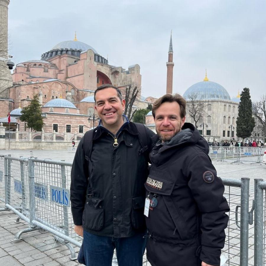 Αλέξης Τσίπρας: “Ξετρέλανε τους πάντες το νέο look του”