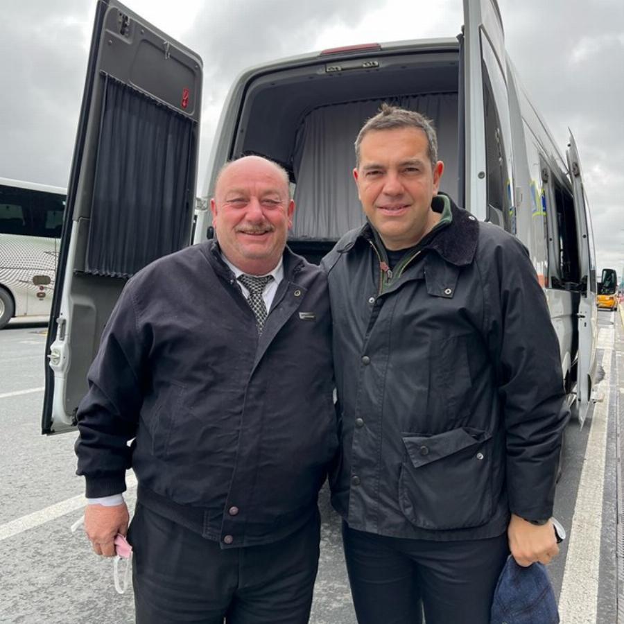 Αλέξης Τσίπρας: “Ξετρέλανε τους πάντες το νέο look του”