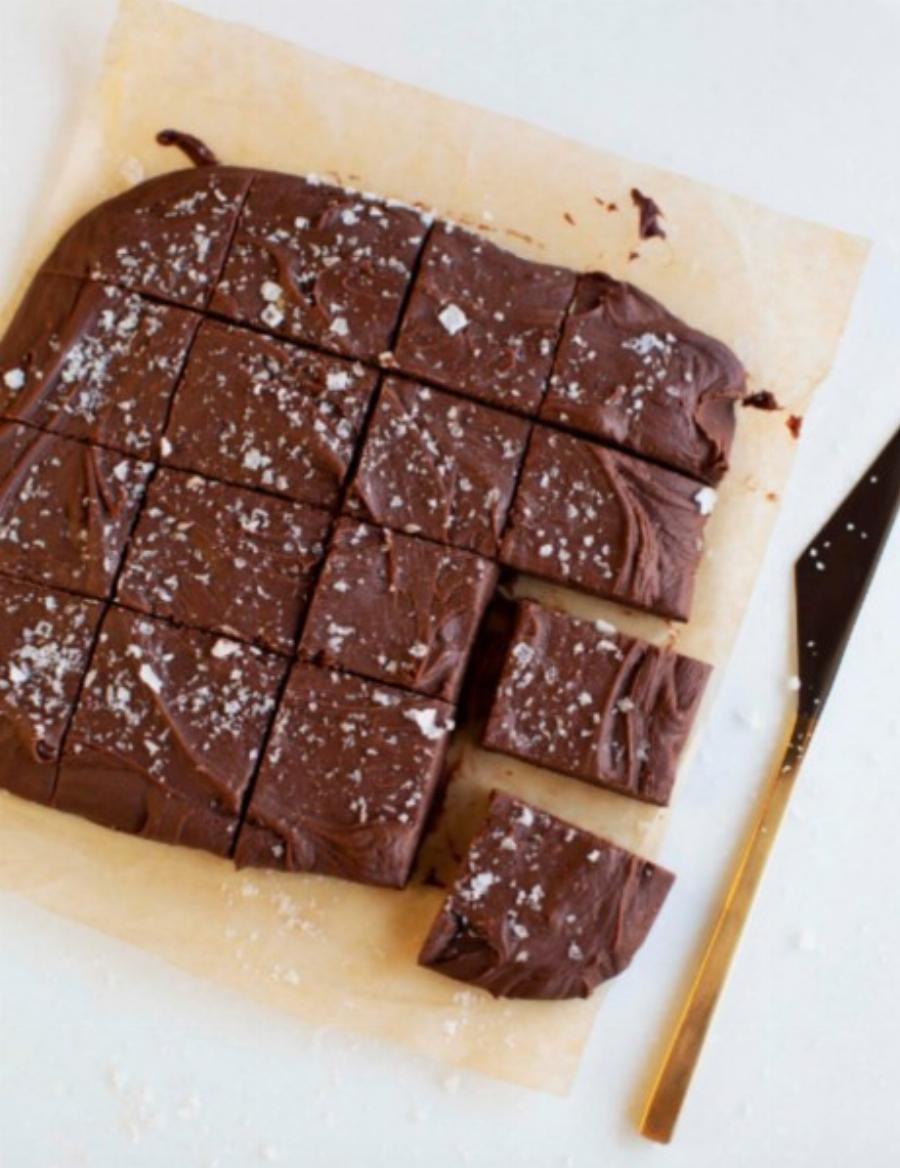 Κέικ σοκολάτας: Η εύκολη συνταγή – Με άρωμα βανίλιας, νηστίσιμο και ελαφρύ