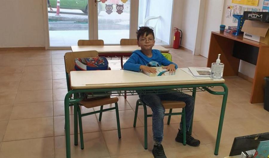 Συγκινεί ο 10χρονος Τάσος: «Θα ήθελα κι εγώ να έχω φίλους» Τα σπαρακτικά λόγια του μαθητή που παρέλασε μόνος του