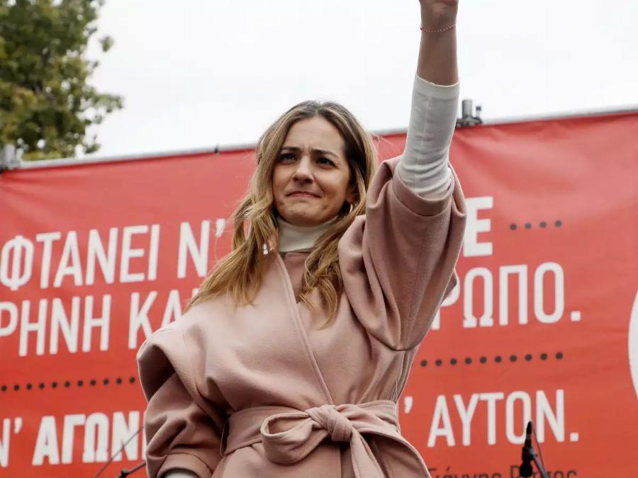 «Μόνο αυτό σας φταίει; Πότε γίναμε τόσο υπέροχοι σκλάβοι;»: Απασφάλισε η Κλέλια Ρένεση για την Νατάσα Μποφίλιου