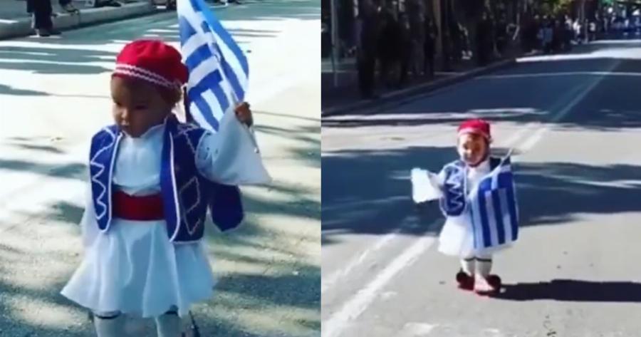 Επέτειος 25ης Μαρτίου: Ο μικρός εύζωνας που γοήτευσε και έκλεψε τις εντυπώσεις στη Ρόδο