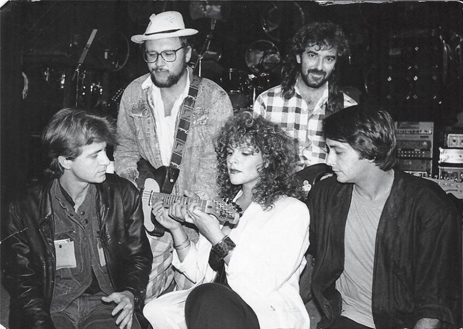 Ανδρέας Μικρούτσικος: Οι 6 διάσημες Ελληνίδες που είχαν σχέση με τον παρουσιαστή