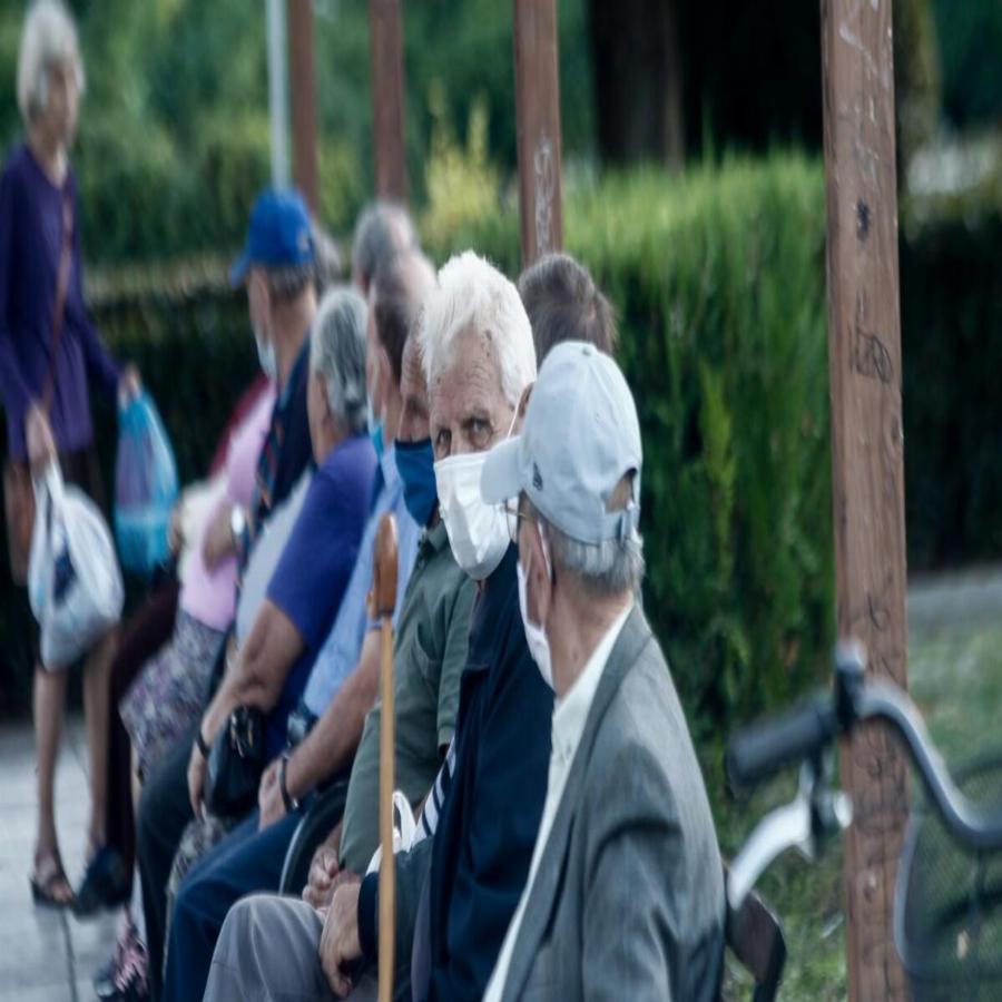 Είναι οριστικό: Τέλος το πρόστιμο των 100 ευρώ στους μη εμβολιασμένους άνω των 60 ετών