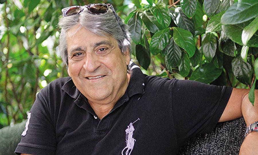 Μάρκος Λεζές: “Στα 16 έμαθα πως είμαι υιοθετημένος και πήγα στο Άγιο όρος – Δεν είχα καθόλου δέρμα όταν γεννήθηκα”