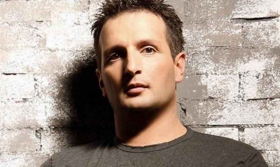 Δημήτρης Μπάσης: Η πρώτη του επαφή με τη μουσική, οι ψαλμοί στην εκκλησία, η μυστική προσωπική ζωή και η απώλεια 15 κιλών