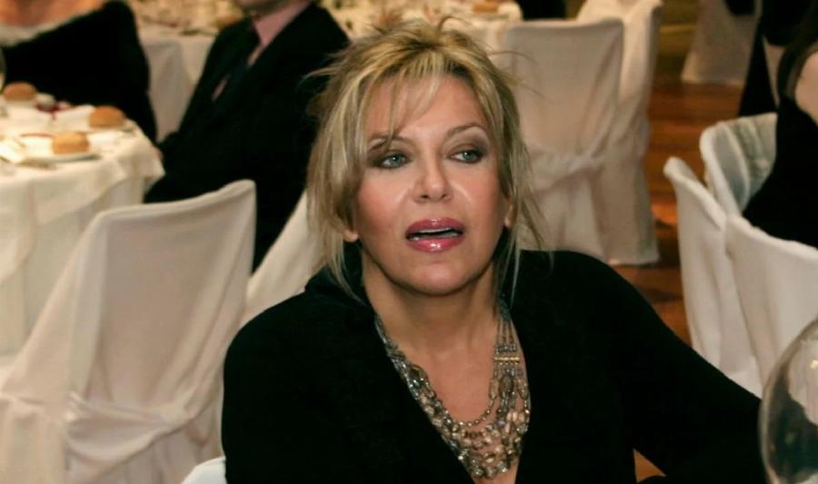 Σεμίνα Διγενή: Τα φτωχικά παιδικά χρόνια, η ζωή στο πεζοδρόμιο, το πρόβλημα στα πόδια και το μεγάλο της όνειρο