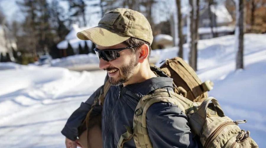 «Δε με σκοτώσατε, τρώω καλά και σας περιμένω»: Ο Καναδός sniper Wali απαντά στους Ρώσους