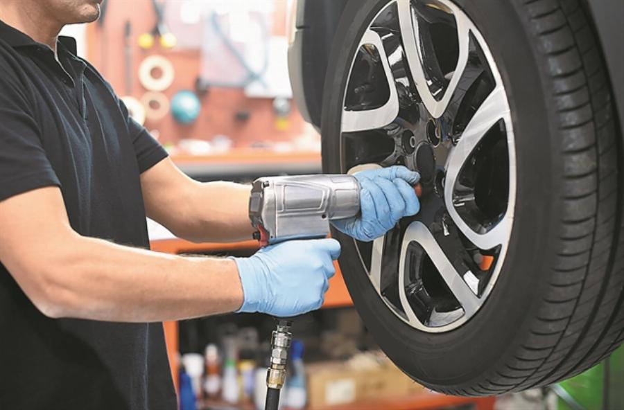 Επιδότηση: Έρχεται για την αγορά νέων ελαστικών σε ΙΧ αυτοκίνητα – 200 ευρώ ανά τετράδα