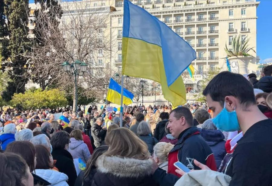 Τάμτα: Με την μητέρα και την κόρη της σε διαδήλωση για την Ουκρανία