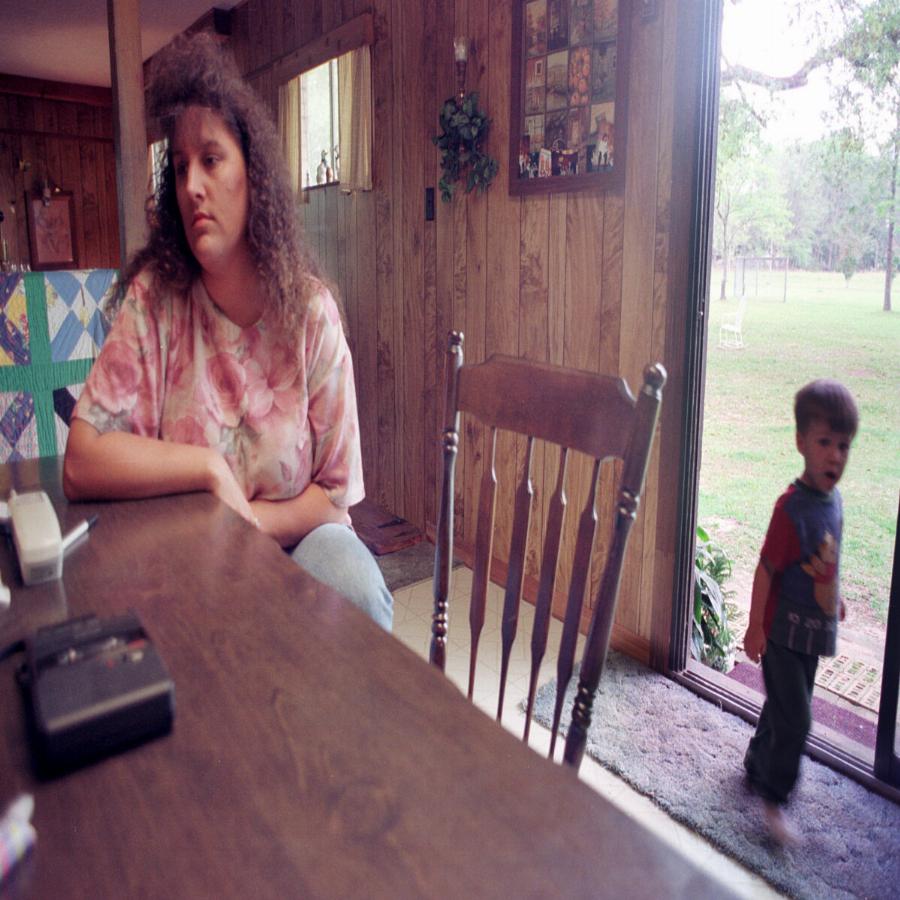 Ένα φιλοδώρημα έφερε 10 εκατομμύρια σε μια σερβιτόρα και η κόλαση που έζησε μετά