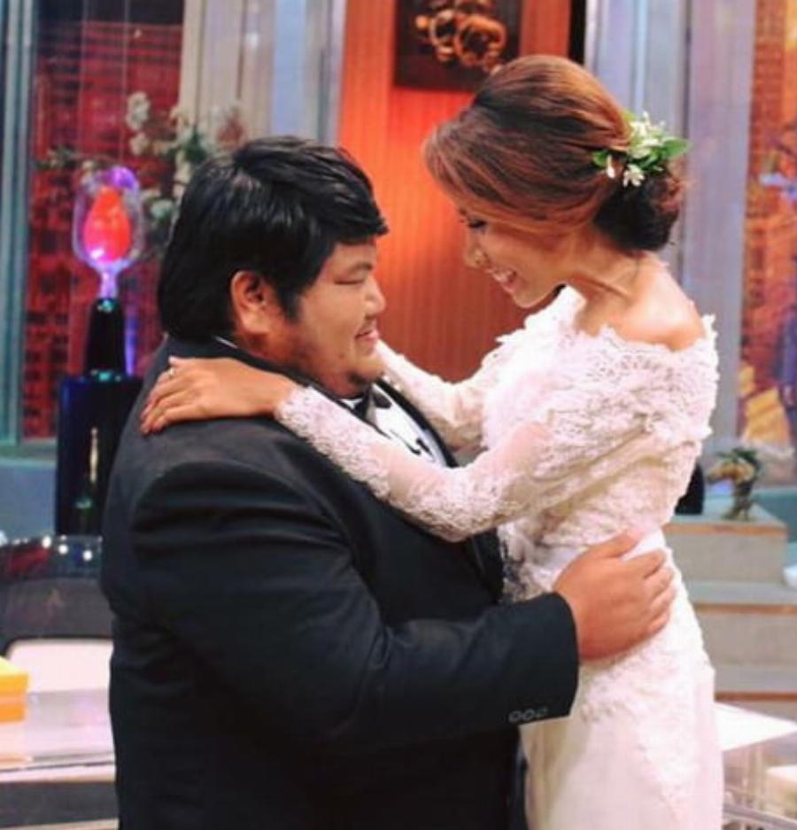 Βίωνε bullying για την εμφάνιση του, παντρεύτηκε την αγάπη της ζωής του και όλοι τον ζηλεύουν σήμερα